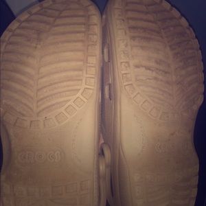 Tan crocs